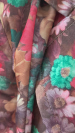 Video laden en afspelen in Gallery-weergave, Vintage kleding floral blouse
